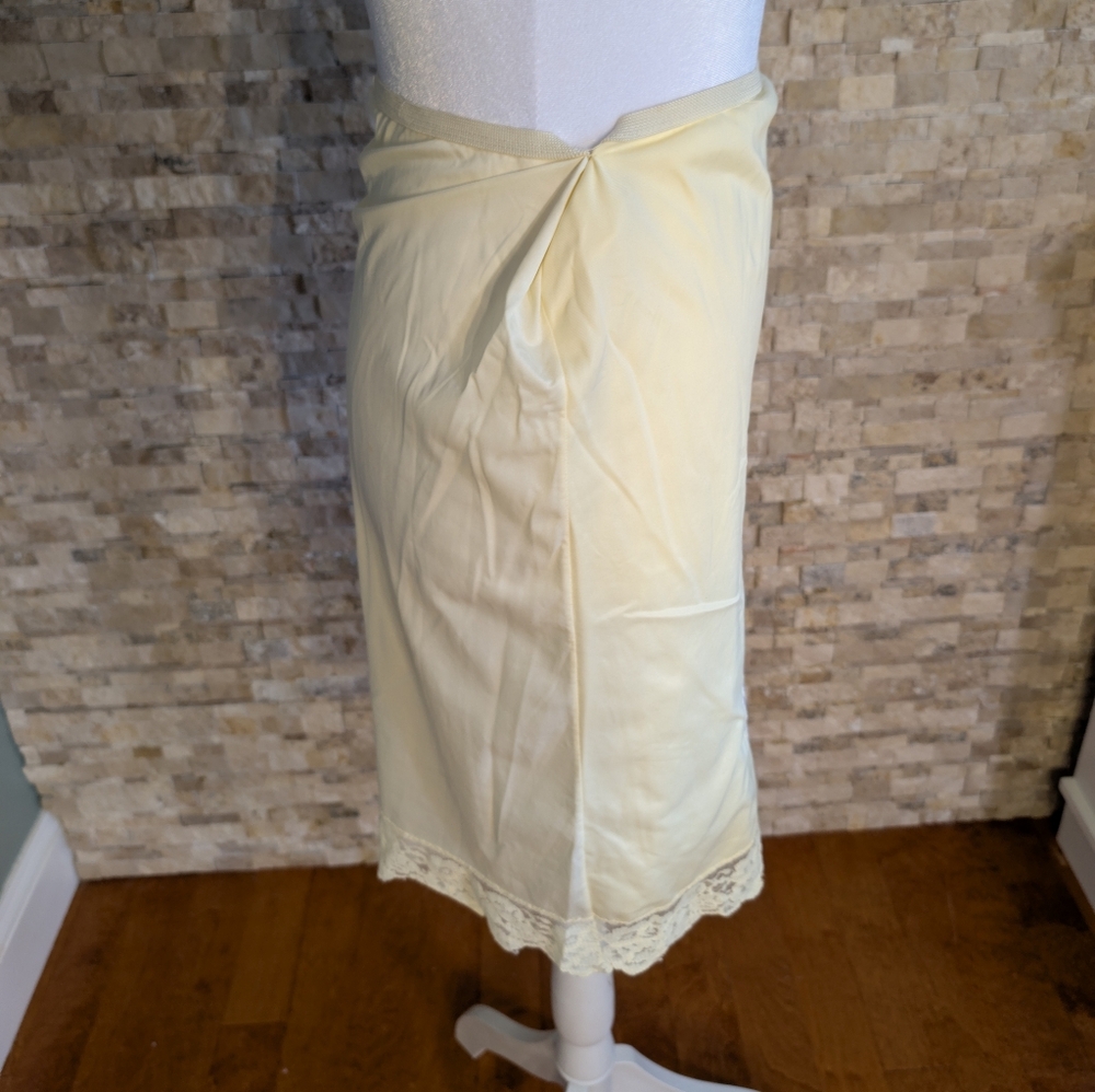 Vintage Yellow Nylon Half Slip with Floral Embroidery Scalloped Lace Trim Sz Med - Picture 11 of 12